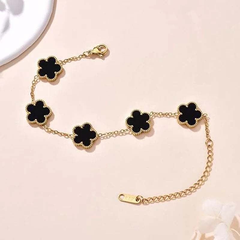 Lucky Clover Double-Sided Flower Bracelet – Elegance with a Touch of Fortune