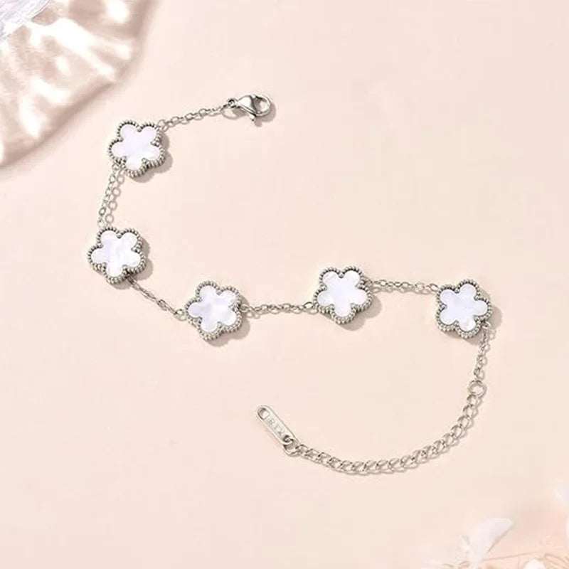 Lucky Clover Double-Sided Flower Bracelet – Elegance with a Touch of Fortune