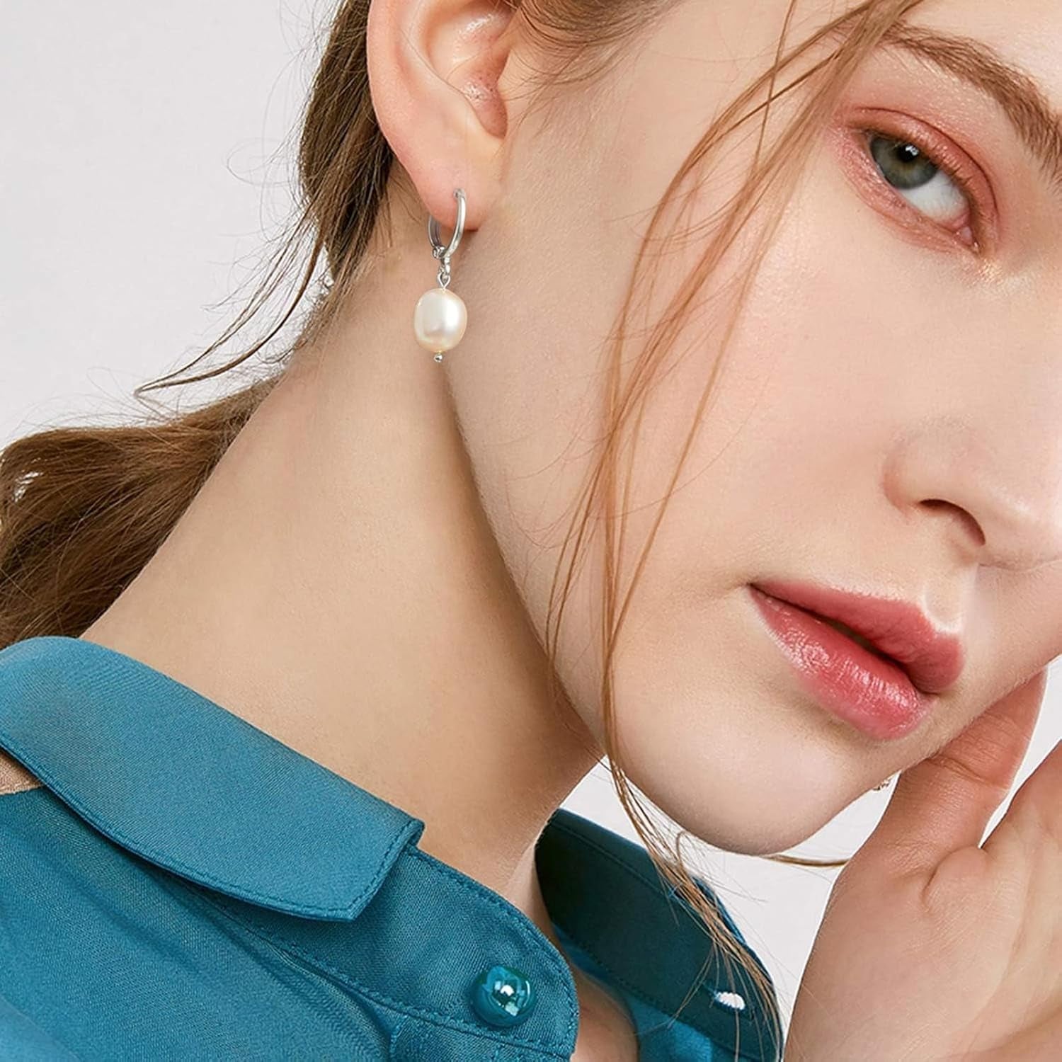 18K Gold Plated Hoop Earrings Freshwater Pearl Huggie Earrings Chunky Hoops Drop Dangle Earrings for Women Dainty Jewelry Gifts