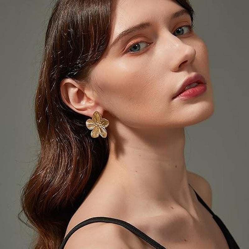 Gold Shell Earrings for Women, Beach Statement Earrings, Summer Sea Shell Jewelry, Elegant Vacation Gifts, Dainty Stud Earrings for Mother, Friend, Girlfriend (0.81 Inch)