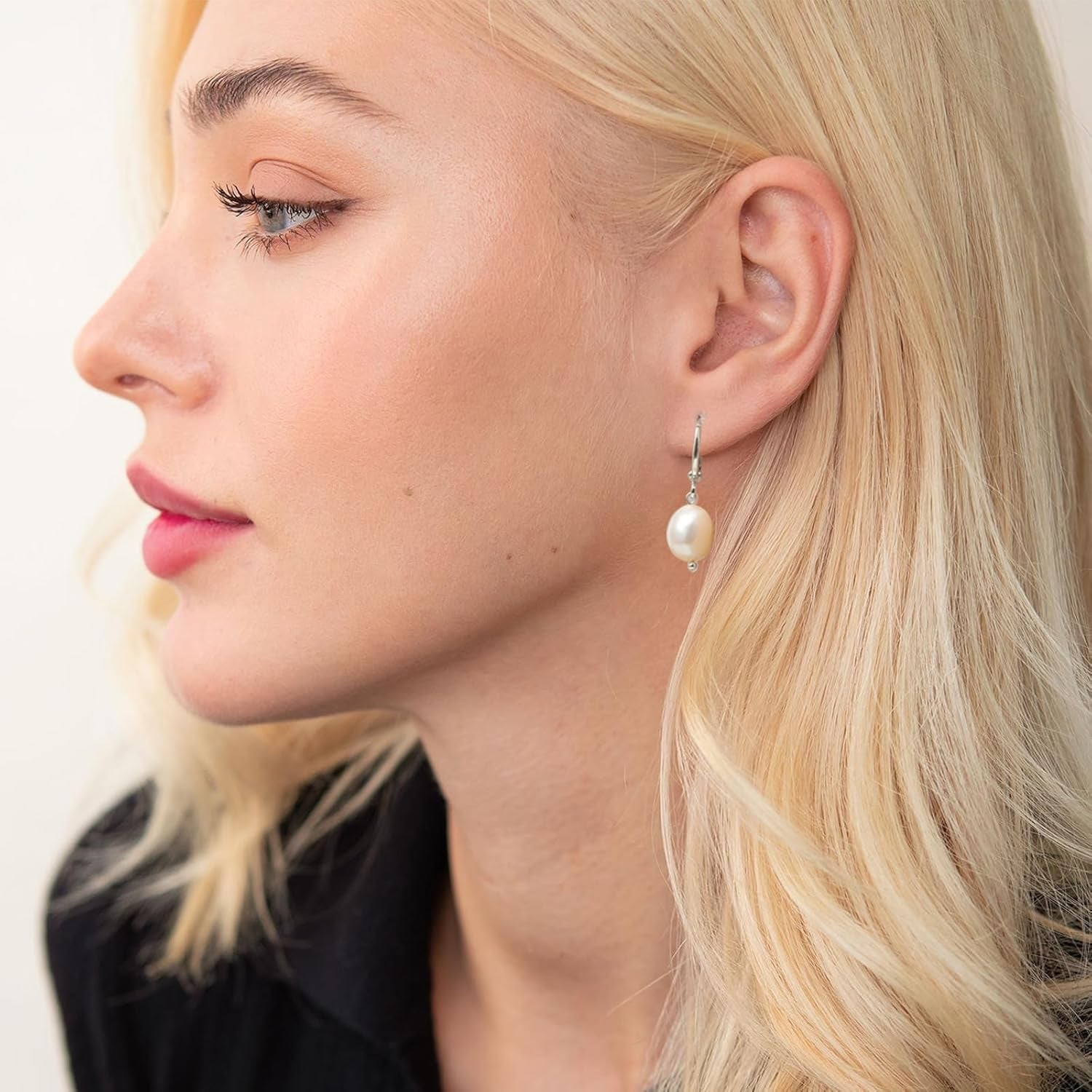 18K Gold Plated Hoop Earrings Freshwater Pearl Huggie Earrings Chunky Hoops Drop Dangle Earrings for Women Dainty Jewelry Gifts