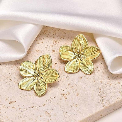Gold Shell Earrings for Women, Beach Statement Earrings, Summer Sea Shell Jewelry, Elegant Vacation Gifts, Dainty Stud Earrings for Mother, Friend, Girlfriend (0.81 Inch)